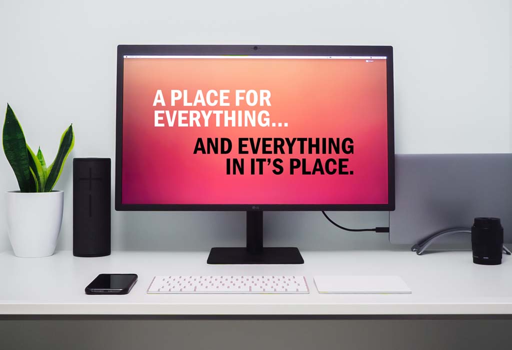 Storage at the Desk Spac